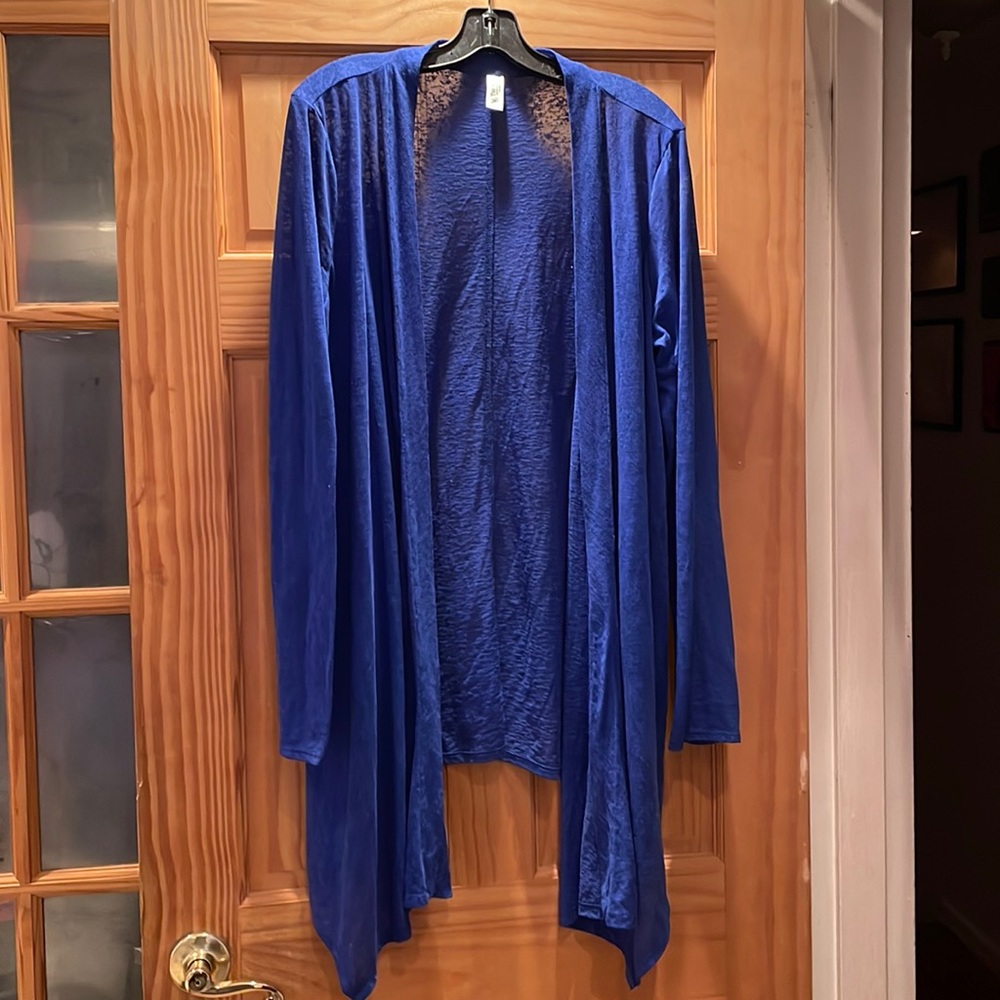 Woman’s Tee Shirt Brand Royal Blue Sweater. Size XL